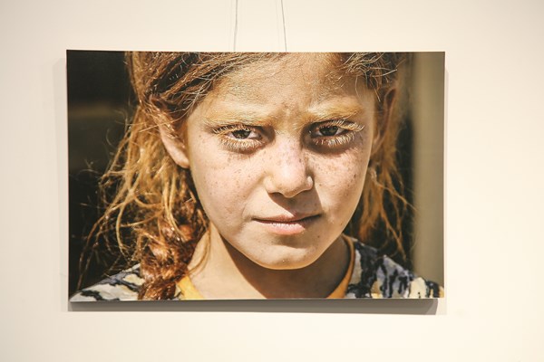 افتتاح معرض فوتوغرافي عائداته للأطفال اليتامى بالسليمانية